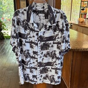 Original Use mens XXL black & white palm tree design short sleeve button down.